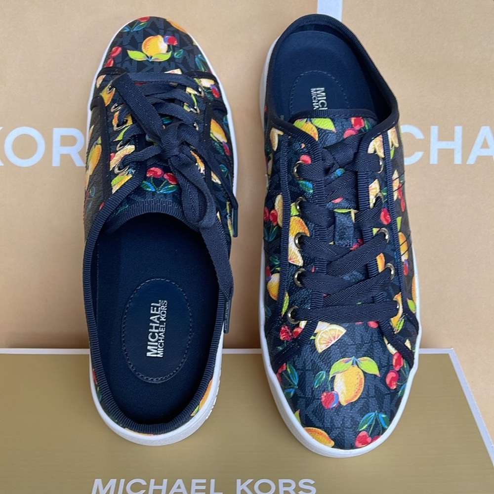 Michael Kors POPPY SLIDE SNEAKERS
FRUIT PAINT MK SIG SM
49T4POFP1Q Platforms - Picture 12 of 16